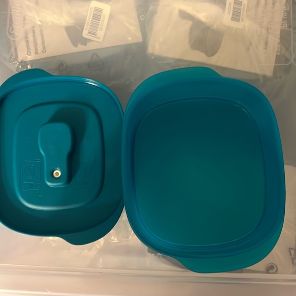NEW Tupperware rectangular 2 cup - Picture 5 of 6